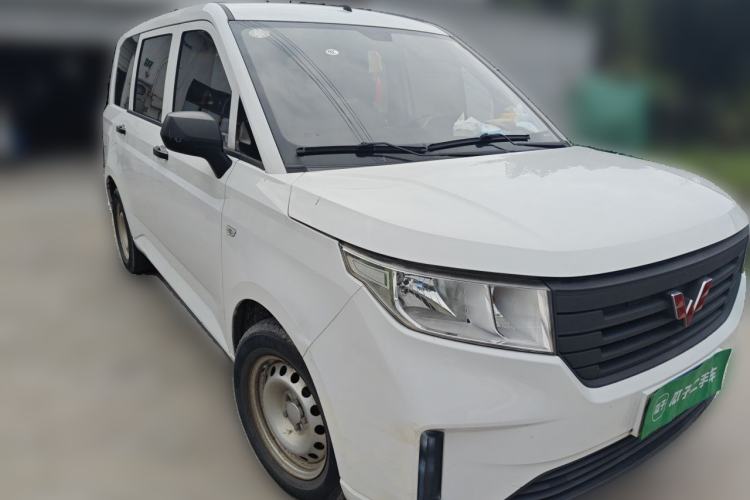 Used Wuling Hongguang PLUS 2020 1.5L Manual Standard Edition 5 Seats Front Right 45 Deg