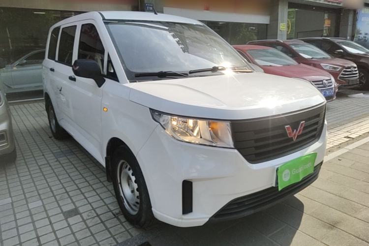 Used Wuling Hongguang PLUS 2020 1.5L Manual Standard Edition 7-Seater Front Right 45 Deg