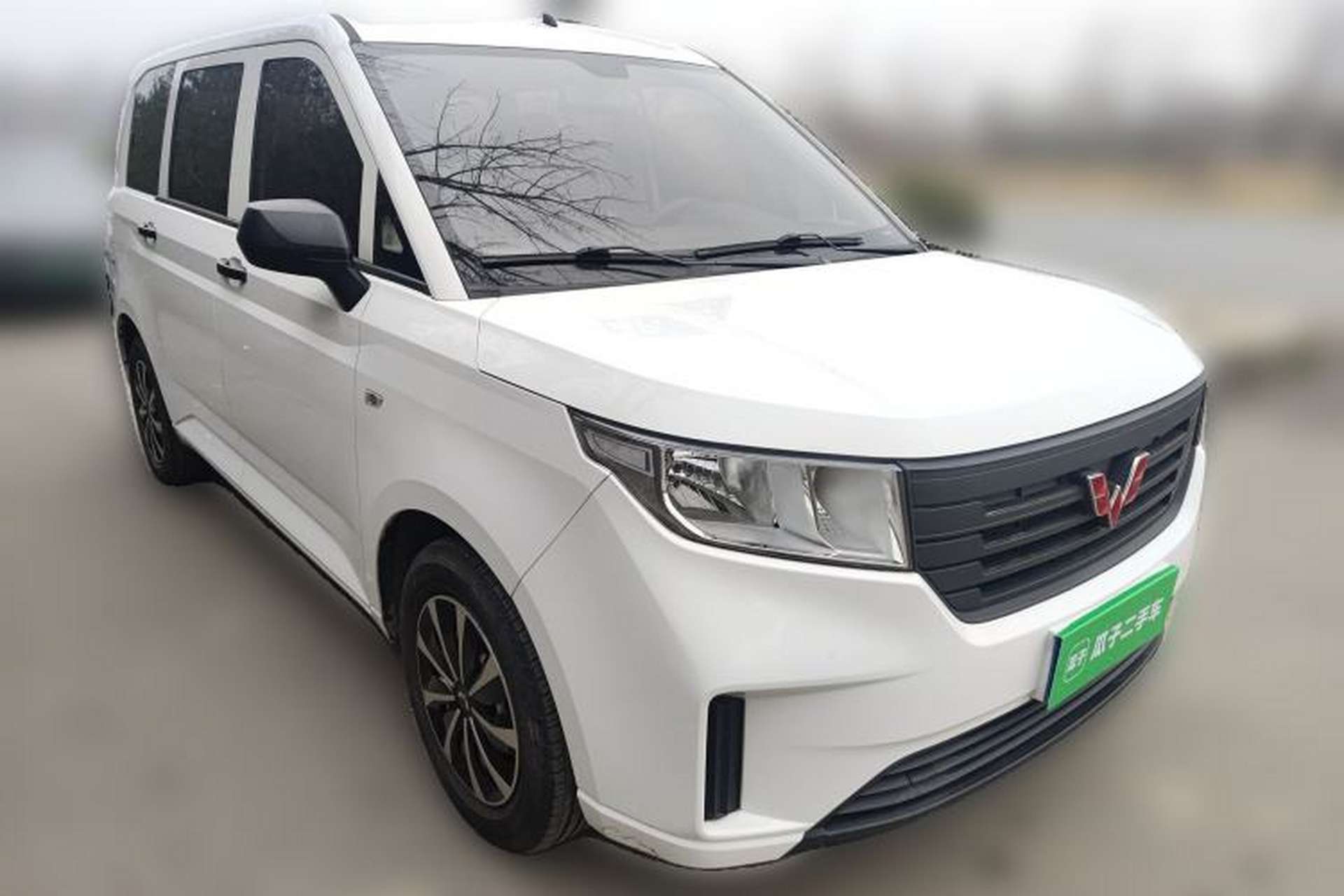 Used Wuling Hongguang PLUS 2020 1.5L Manual Standard Edition 5 Seats Front Right 45 Deg