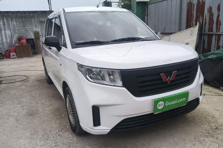Used Wuling Hongguang PLUS 2020 1.5L Manual Standard Edition 5 Seats Front Right 45 Deg