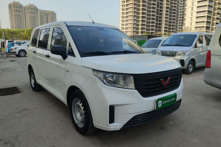 Used Wuling Hongguang PLUS 2020 1.5L Manual Standard Edition 5 Seats Front Right 45 Deg