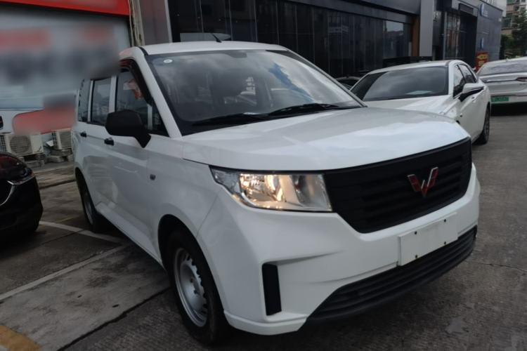 Used Wuling Hongguang PLUS 2020 1.5L Manual Standard Edition 5 Seats Front Right 45 Deg