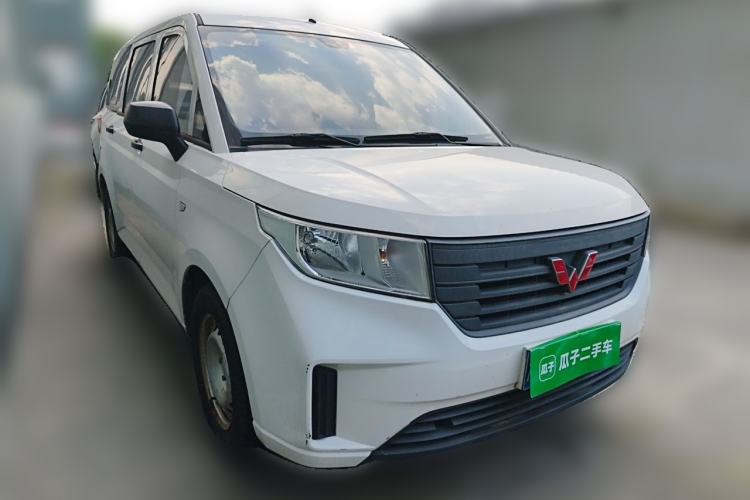 Used Wuling Hongguang PLUS 2020 1.5L Manual Standard Edition 5 Seats Front Right 45 Deg