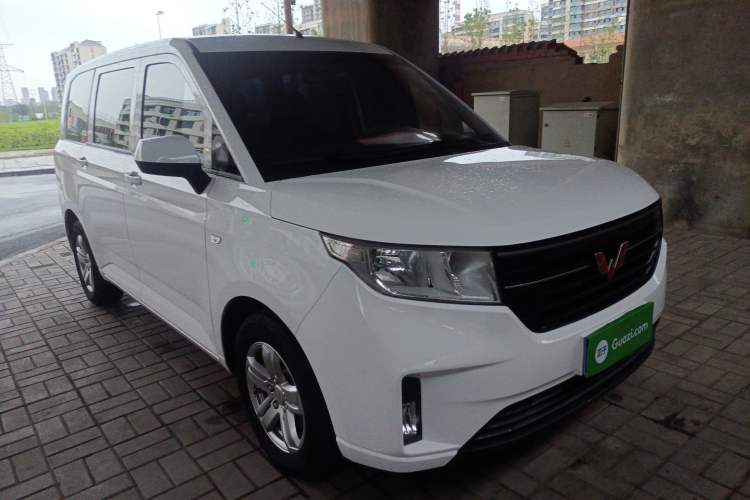 Used Wuling Hongguang PLUS 2020 1.5L Manual Comfort 7-Seater Front Right 45 Deg