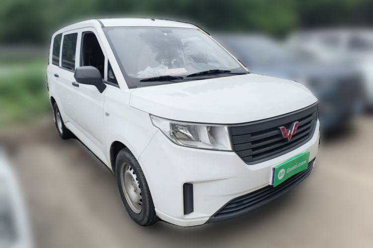 Used Wuling Hongguang PLUS 2020 1.5L Manual Standard Edition 5 Seats Front Right 45 Deg