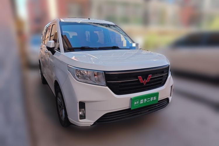 Used Wuling Hongguang PLUS 2020 1.5L Manual Comfort 7-Seater Front Right 45 Deg