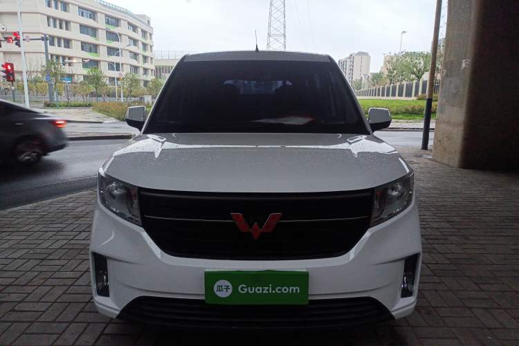 Used Wuling Hongguang PLUS 2020 1.5L Manual Comfort 7-Seater Front