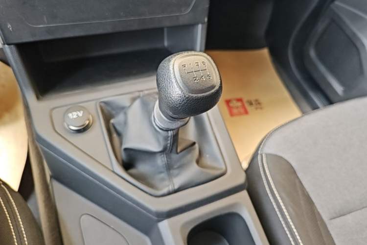 Used Wuling Hongguang PLUS 2020 1.5L Manual Standard Edition 5 Seats Gear Lever