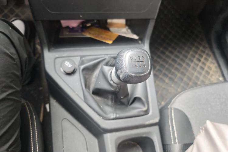 Used Wuling Hongguang PLUS 2020 1.5L Manual Standard Edition 7-Seater Gear Lever