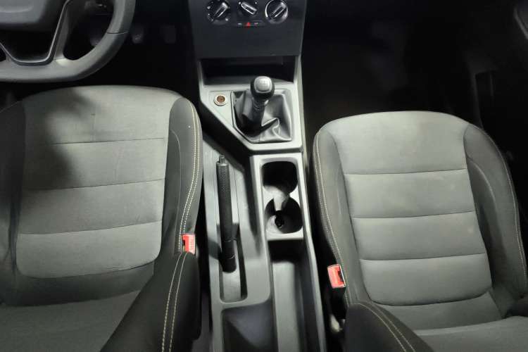 Used Wuling Hongguang PLUS 2020 1.5L Manual Standard Edition 7-Seater Gear Lever