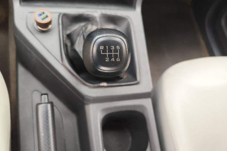 Used Wuling Hongguang PLUS 2020 1.5L Manual Standard Edition 5 Seats Gear Lever