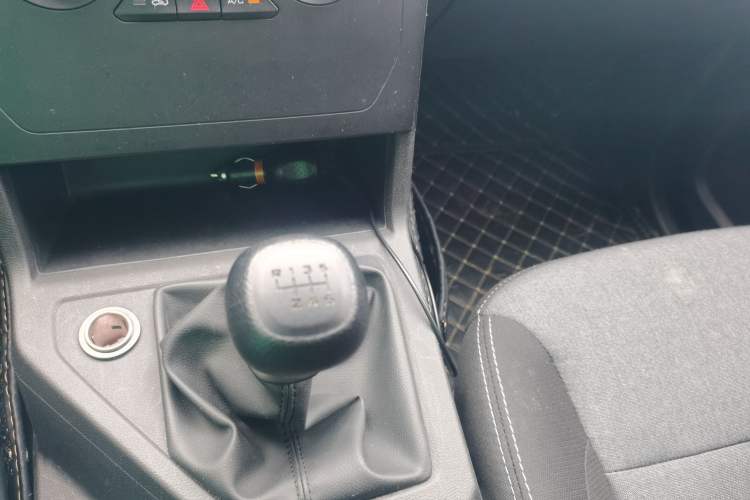 Used Wuling Hongguang PLUS 2020 1.5L Manual Standard Edition 5 Seats Gear Lever