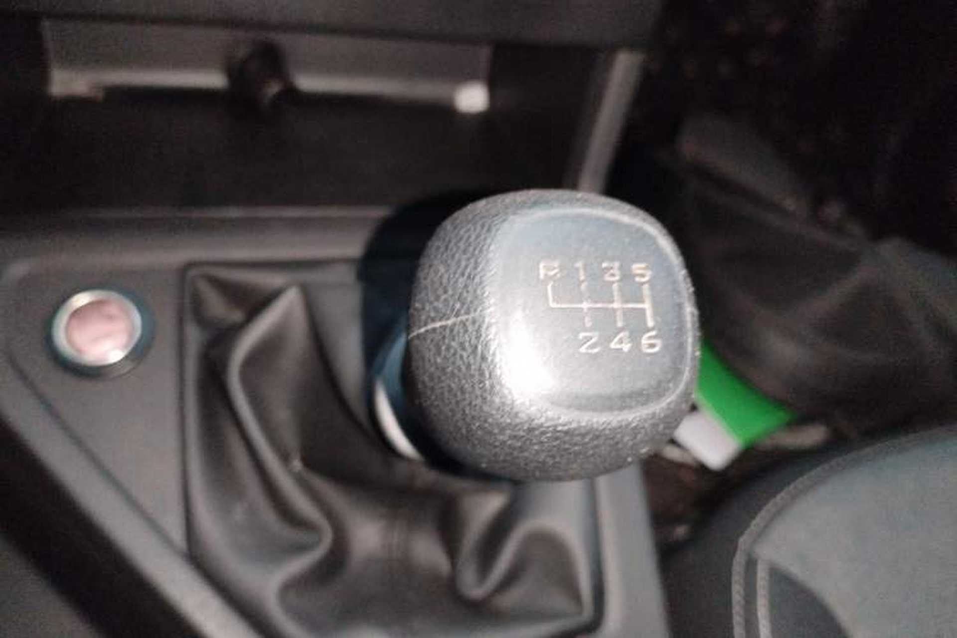 Used Wuling Hongguang PLUS 2020 1.5L Manual Standard Edition 5 Seats Gear Lever