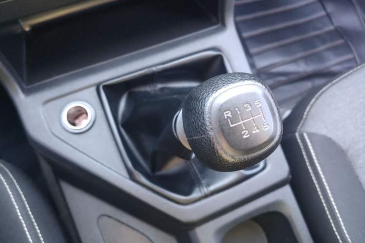 Used Wuling Hongguang PLUS 2020 1.5L Manual Standard Edition 5 Seats Gear Lever