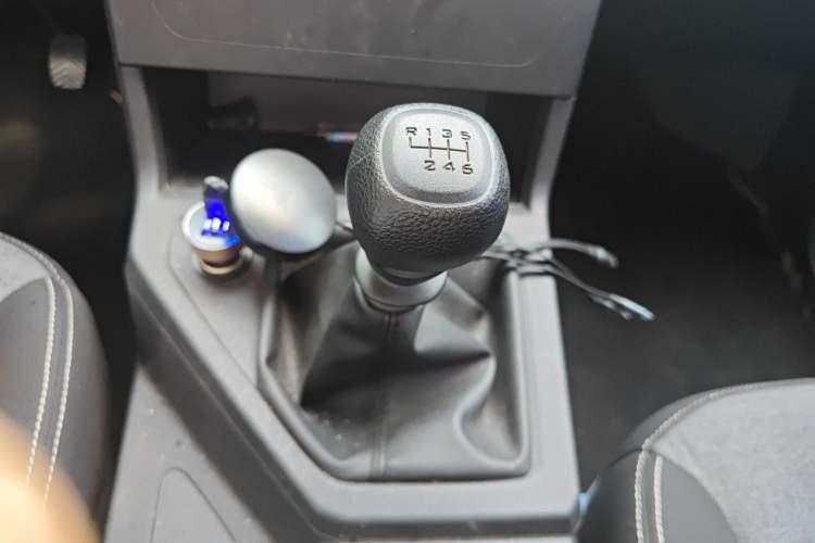 Used Wuling Hongguang PLUS 2020 1.5L Manual Standard Edition 7-Seater Gear Lever