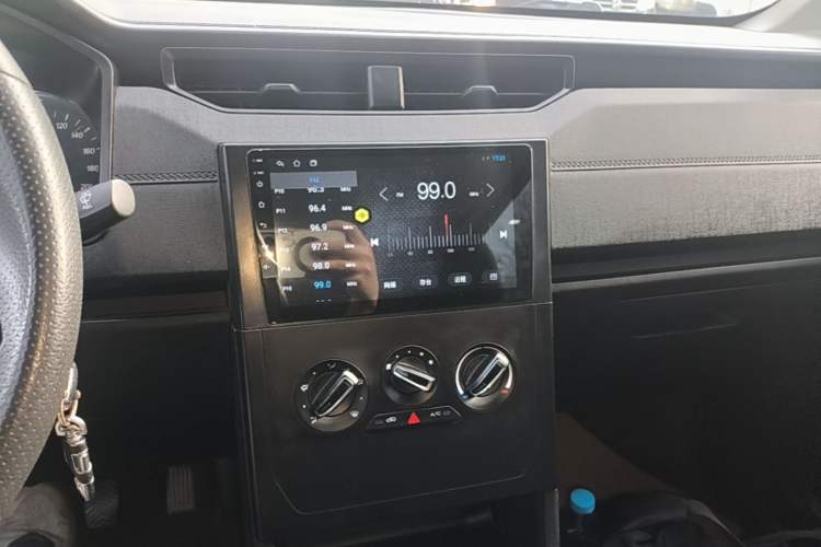 Used Wuling Hongguang PLUS 2020 1.5L Manual Standard Edition 5 Seats Gear Lever