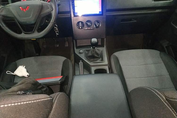 Used Wuling Hongguang PLUS 2020 1.5L Manual Standard Edition 7-Seater Gear Lever