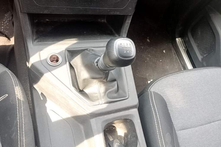 Used Wuling Hongguang PLUS 2020 1.5L Manual Standard Edition 7-Seater Gear Lever