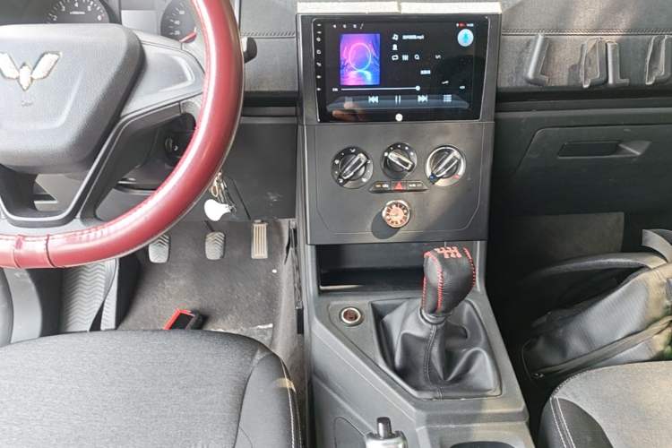 Used Wuling Hongguang PLUS 2020 1.5L Manual Standard Edition 5 Seats Gear Lever