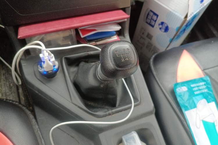 Used Wuling Hongguang PLUS 2020 1.5L Manual Standard Edition 7-Seater Gear Lever