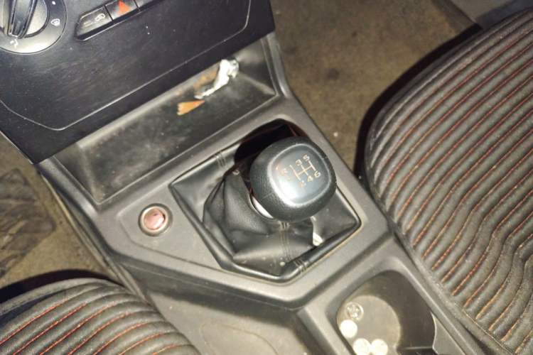 Used Wuling Hongguang PLUS 2020 1.5L Manual Standard Edition 5 Seats Gear Lever