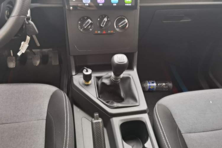 Used Wuling Hongguang PLUS 2020 1.5L Manual Standard Edition 7-Seater Gear Lever