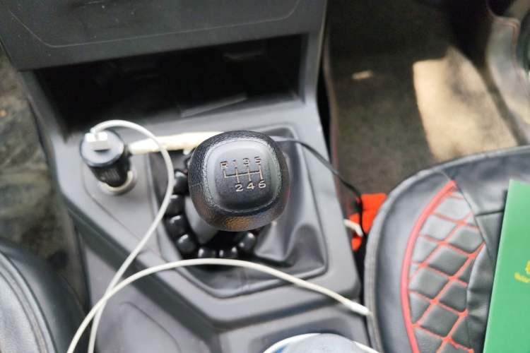 Used Wuling Hongguang PLUS 2020 1.5L Manual Standard Edition 7-Seater Gear Lever