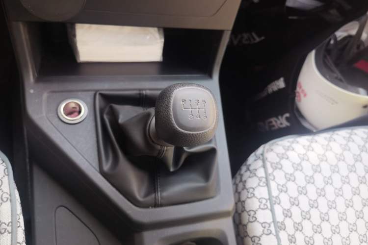 Used Wuling Hongguang PLUS 2020 1.5L Manual Standard Edition 5 Seats Gear Lever