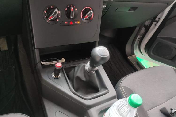 Used Wuling Hongguang PLUS 2020 1.5L Manual Standard Edition 5 Seats Gear Lever