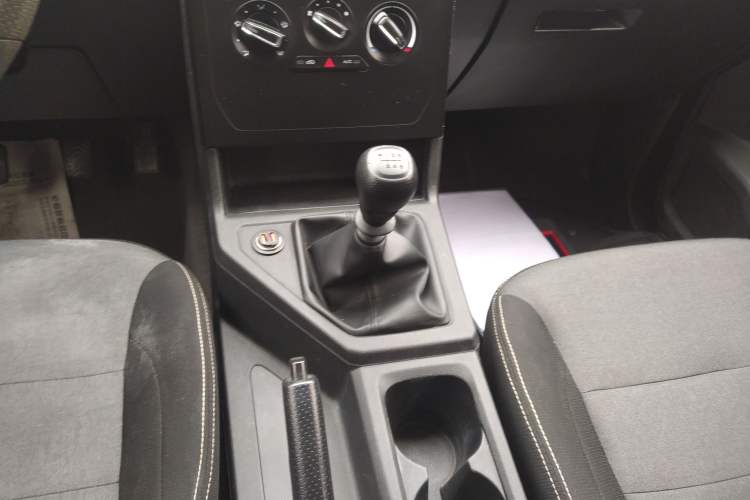 Used Wuling Hongguang PLUS 2020 1.5L Manual Standard Edition 7-Seater Gear Lever