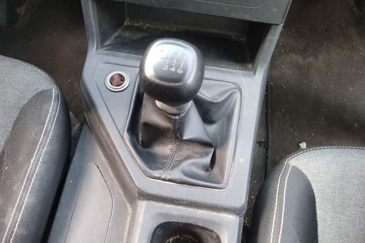 Used Wuling Hongguang PLUS 2020 1.5L Manual Standard Edition 7-Seater Gear Lever