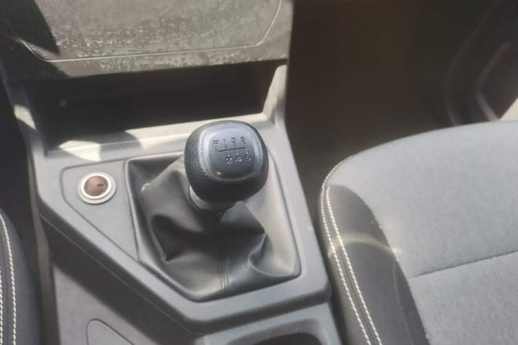 Used Wuling Hongguang PLUS 2020 1.5L Manual Standard Edition 5 Seats Gear Lever