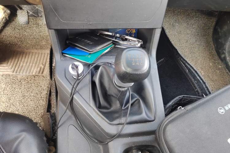 Used Wuling Hongguang PLUS 2020 1.5L Manual Standard Edition 7-Seater Gear Lever