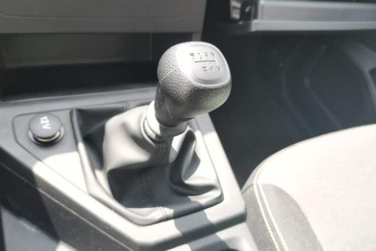 Used Wuling Hongguang PLUS 2020 1.5L Manual Standard Edition 5 Seats Gear Lever