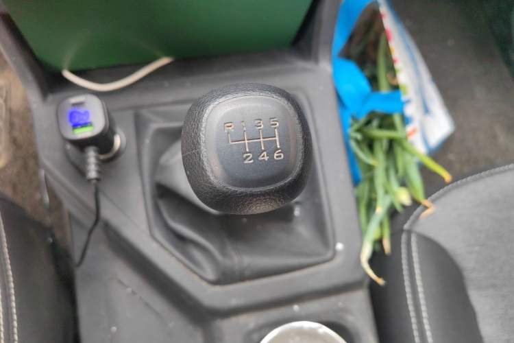 Used Wuling Hongguang PLUS 2020 1.5L Manual Standard Edition 7-Seater Gear Lever