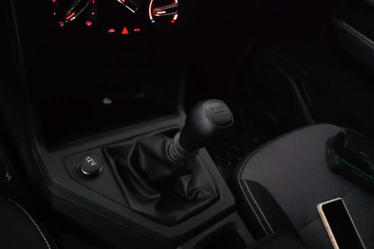 Used Wuling Hongguang PLUS 2020 1.5L Manual Standard Edition 5 Seats Gear Lever