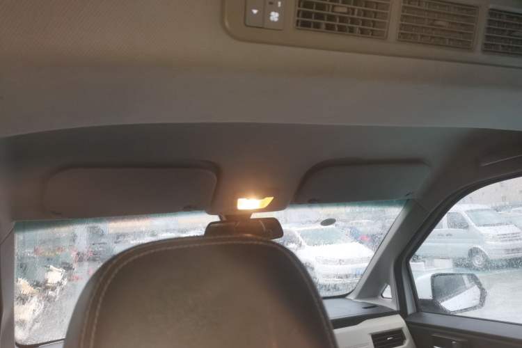 Used Wuling Hongguang PLUS 2020 1.5L Manual Comfort 7-Seater Headliner