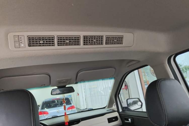 Used Wuling Hongguang PLUS 2020 1.5L Manual Comfort 7-Seater Headliner