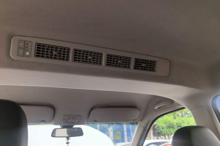 Used Wuling Hongguang PLUS 2020 1.5L Manual Comfort 7-Seater Headliner