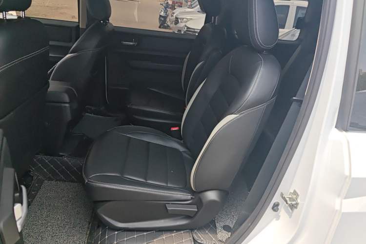 Used Wuling Hongguang PLUS 2020 1.5L Manual Comfort 7-Seater Interior 1