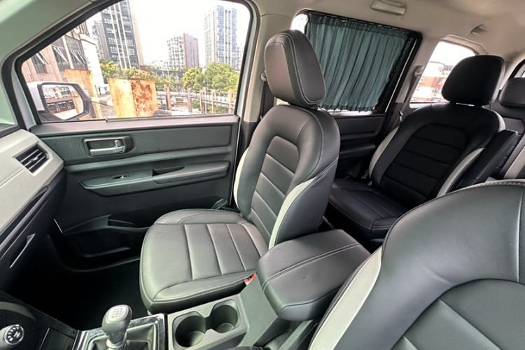 Used Wuling Hongguang PLUS 2020 1.5T Manual Commercial Vehicle 7 Seats Interior 14