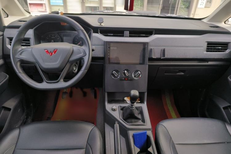 Used Wuling Hongguang PLUS 2020 1.5L Manual Standard Edition 5 Seats Interior 2