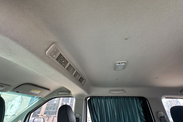 Used Wuling Hongguang PLUS 2020 1.5T Manual Commercial Vehicle 7 Seats Interior 2