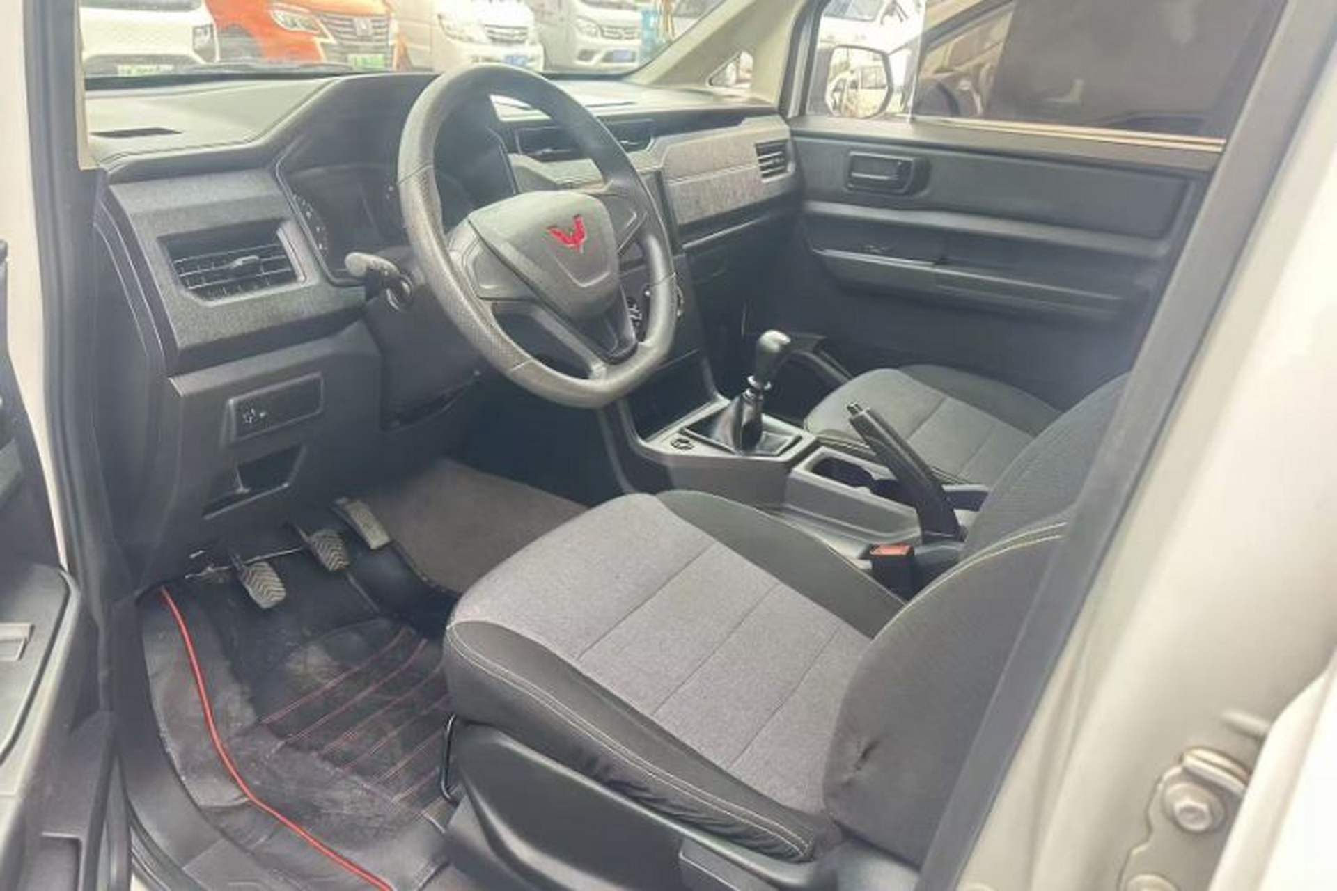 Used Wuling Hongguang PLUS 2020 1.5L Manual Standard Edition 5 Seats Interior 3
