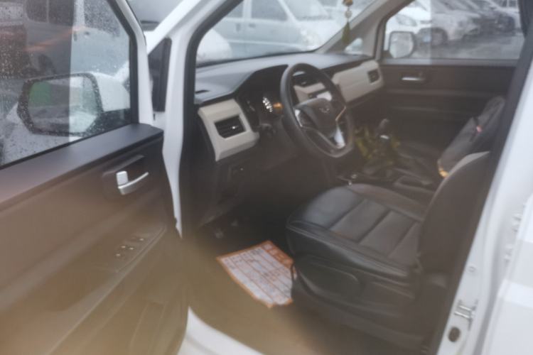Used Wuling Hongguang PLUS 2020 1.5L Manual Comfort 7-Seater Interior 3