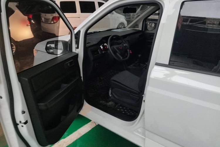 Used Wuling Hongguang PLUS 2020 1.5L Manual Standard Edition 5 Seats Interior 3