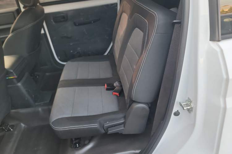 Used Wuling Hongguang PLUS 2020 1.5L Manual Standard Edition 7-Seater Interior 4