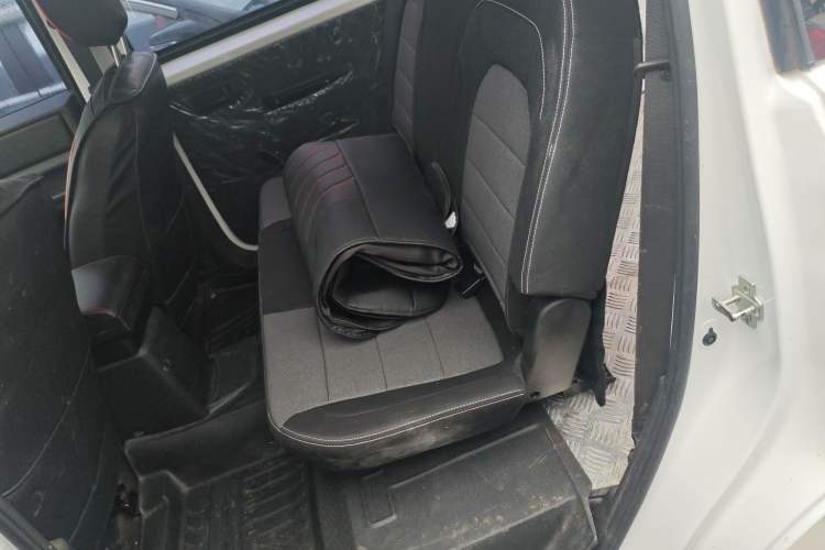 Used Wuling Hongguang PLUS 2020 1.5L Manual Standard Edition 5 Seats Interior 4