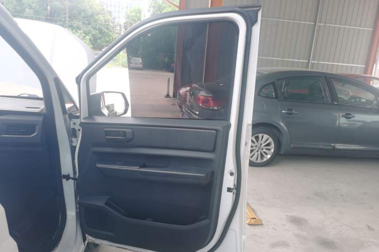 Used Wuling Hongguang PLUS 2020 1.5L Manual Standard Edition 5 Seats Interior 5