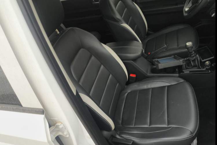 Used Wuling Hongguang PLUS 2020 1.5L Manual Comfort 7-Seater Interior 5